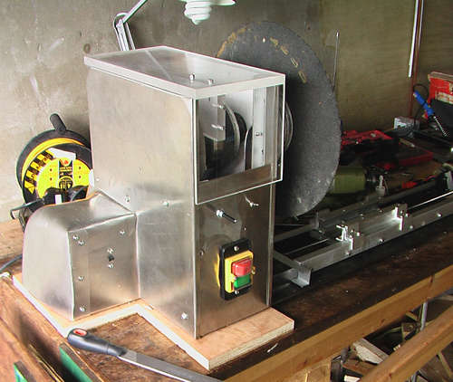 Lathe with metal cutting