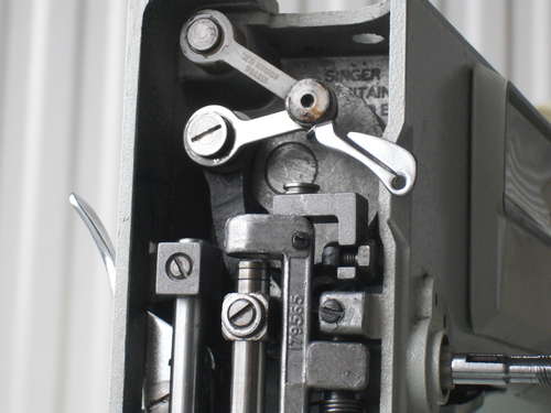 Thread feed mechanism