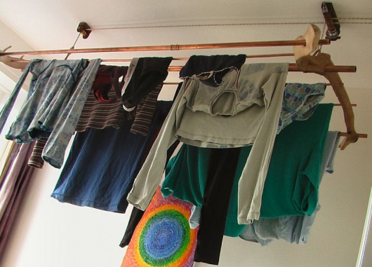 Indoor hanging clothes horse